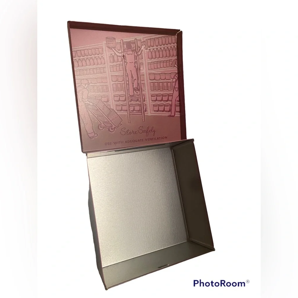 - Vintage tin beauty container - Picture 4 of 4